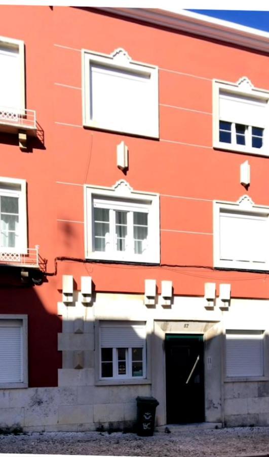 Sunny Apartment In A Typical Lisbon Neighborhood Exterior photo